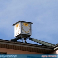 Zegar słoneczny na dachu