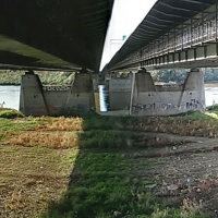 Przestrzeń pod mostem