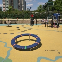 Mapa świata na placu zabaw