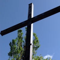 Krzyż przy miejscu pamięci Traugutta
