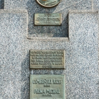 Pomnik Józefa Piłsudskiego - tablice