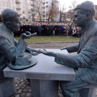 Pomnik poświęcony Polakowi Henrykowi Sławikowi i Węgrowi Józefowi Antallowi
