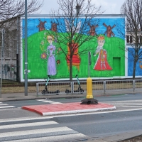 Mural na budynku szkoły