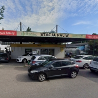 Stacja paliw od południa