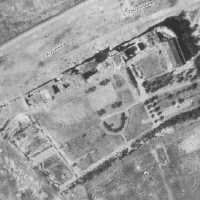 Tereny kompleksu zniszczone po Powstaniu