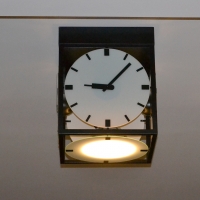 Zegar na korytarzu