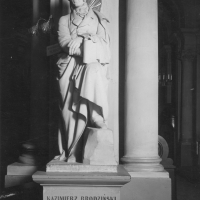 Posąg Kazimierza Brodzińskiego