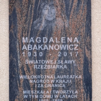 Tablica Magdaleny Abakanowicz