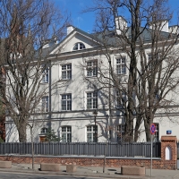 Ul. Sierakowskiego 10 po zmianie elewacji